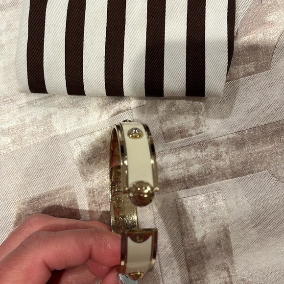 Henri Bendel cuff bracelet - Picture 6 of 6